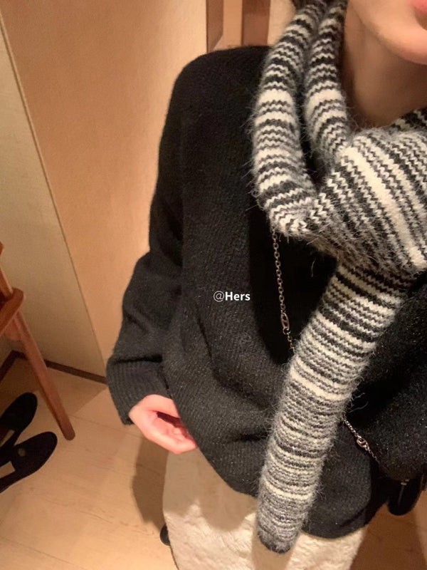 HERS> 帶圍巾黑白毛衣 10556#
