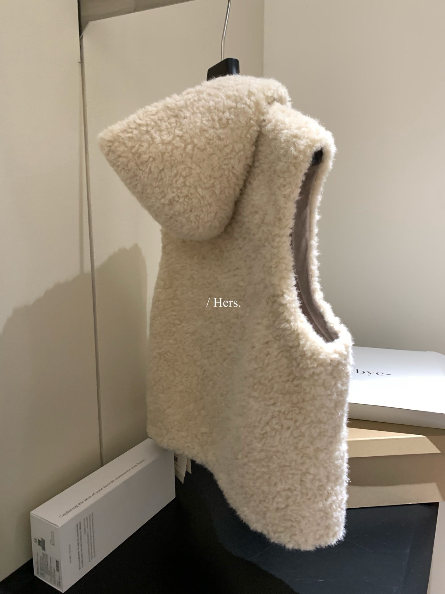 seeUbye - 奶杏毛毛連帽馬甲 92702#