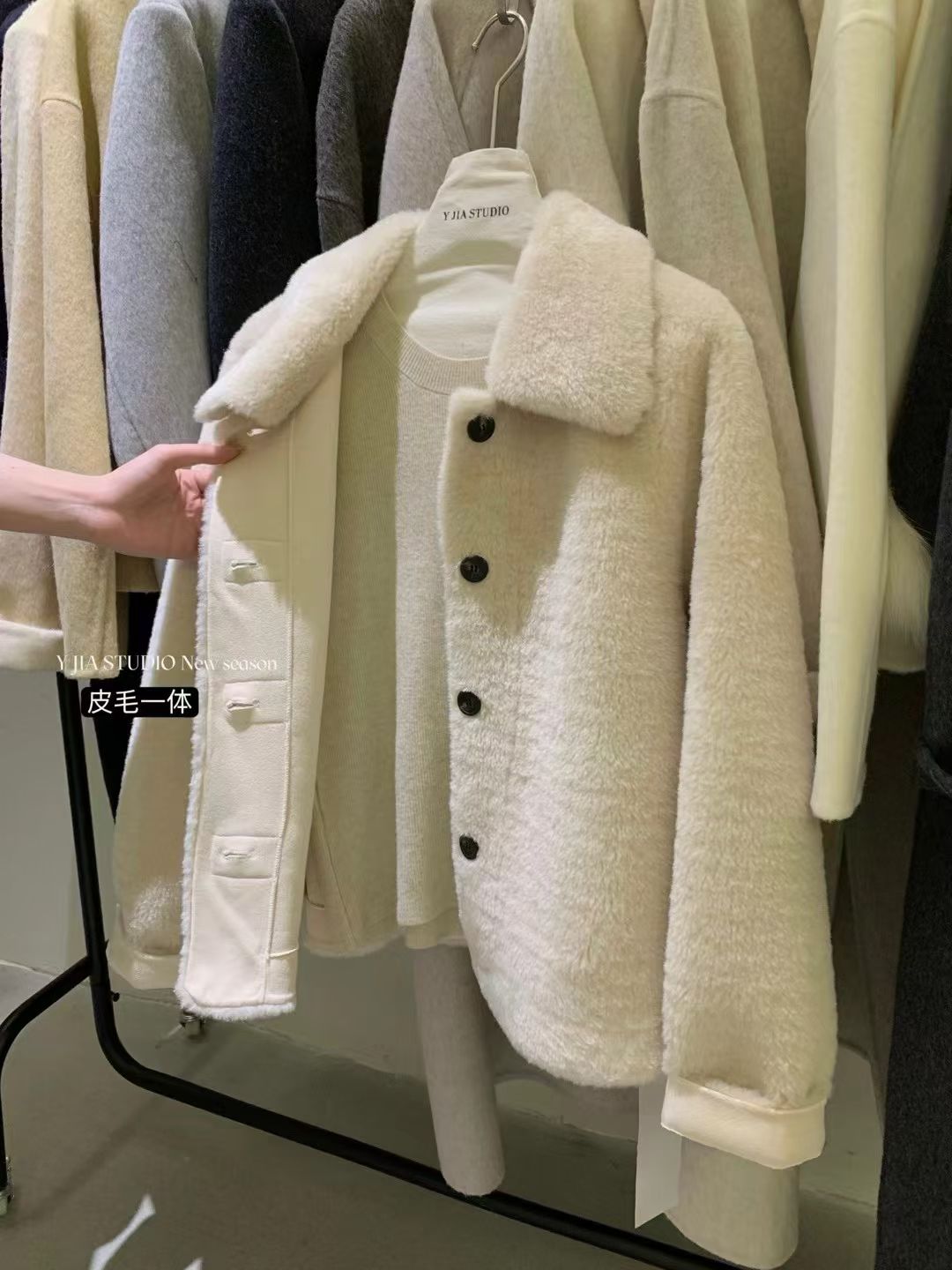 YJ - 奶黃白一體翻領羊羔毛外套 8356#