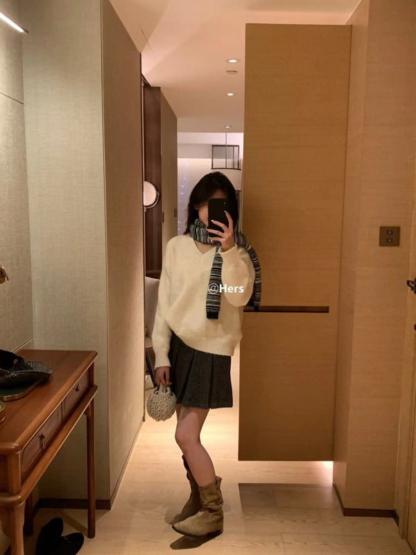 HERS> 帶圍巾黑白毛衣 10556#