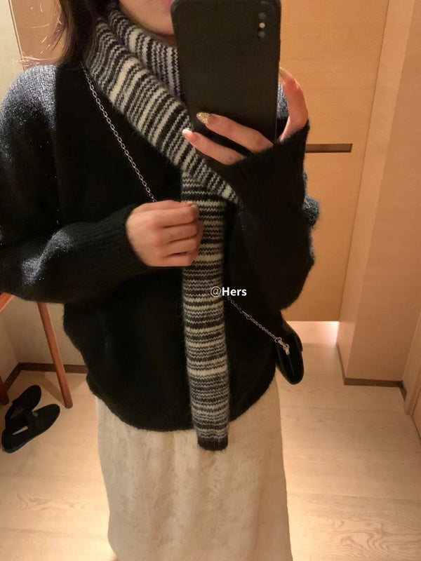 HERS> 帶圍巾黑白毛衣 10556#