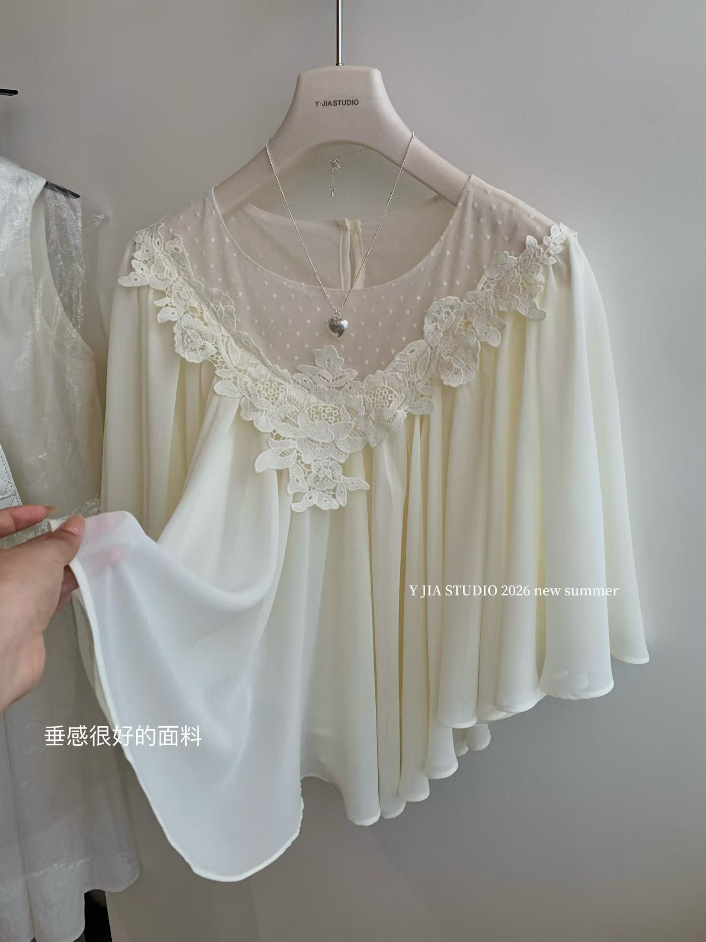 YJ - V領立體蕾絲拼接斗篷小衫 9015#