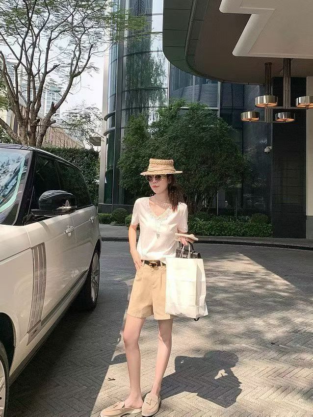 YJ - 蕾絲V領寬鬆短T   9027#