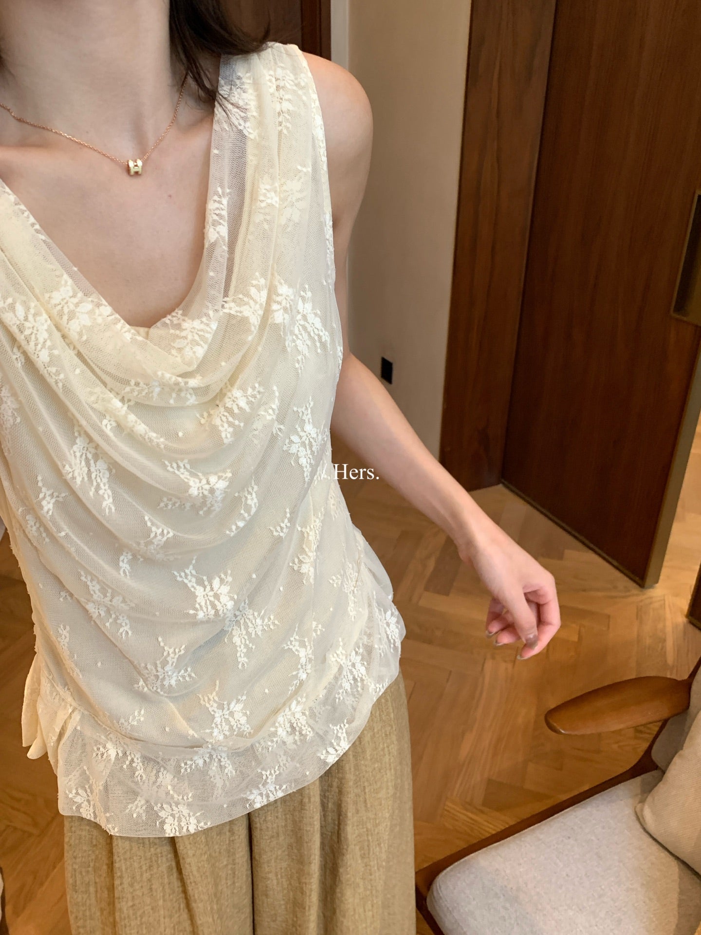 Hers - 蕩領蕾絲拼接設計背心   80527#