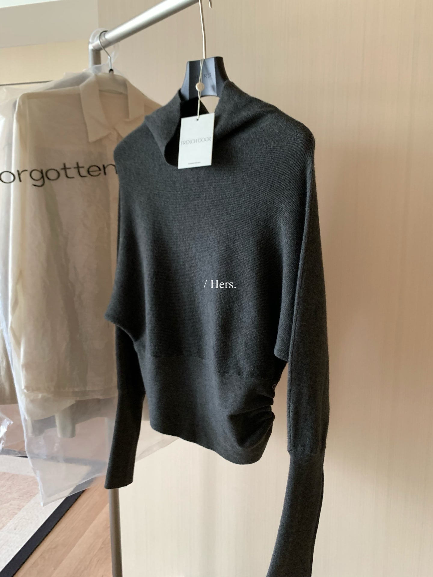 HERS - 掐腰顯瘦蕩領針織衫  925233#