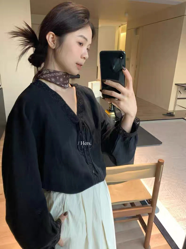 HERS - V領綁帶蕾絲衫  92245#