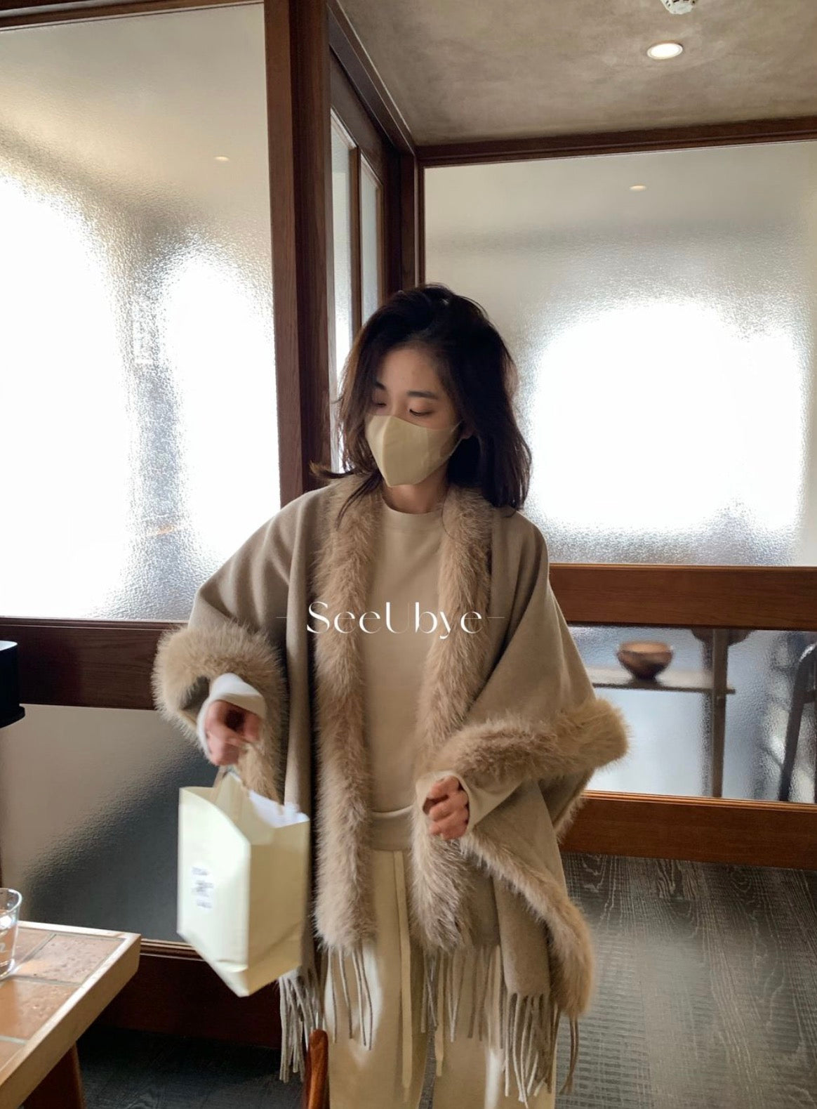 seeUbye - 人生狐狸毛斗篷 溫暖壁爐  702#