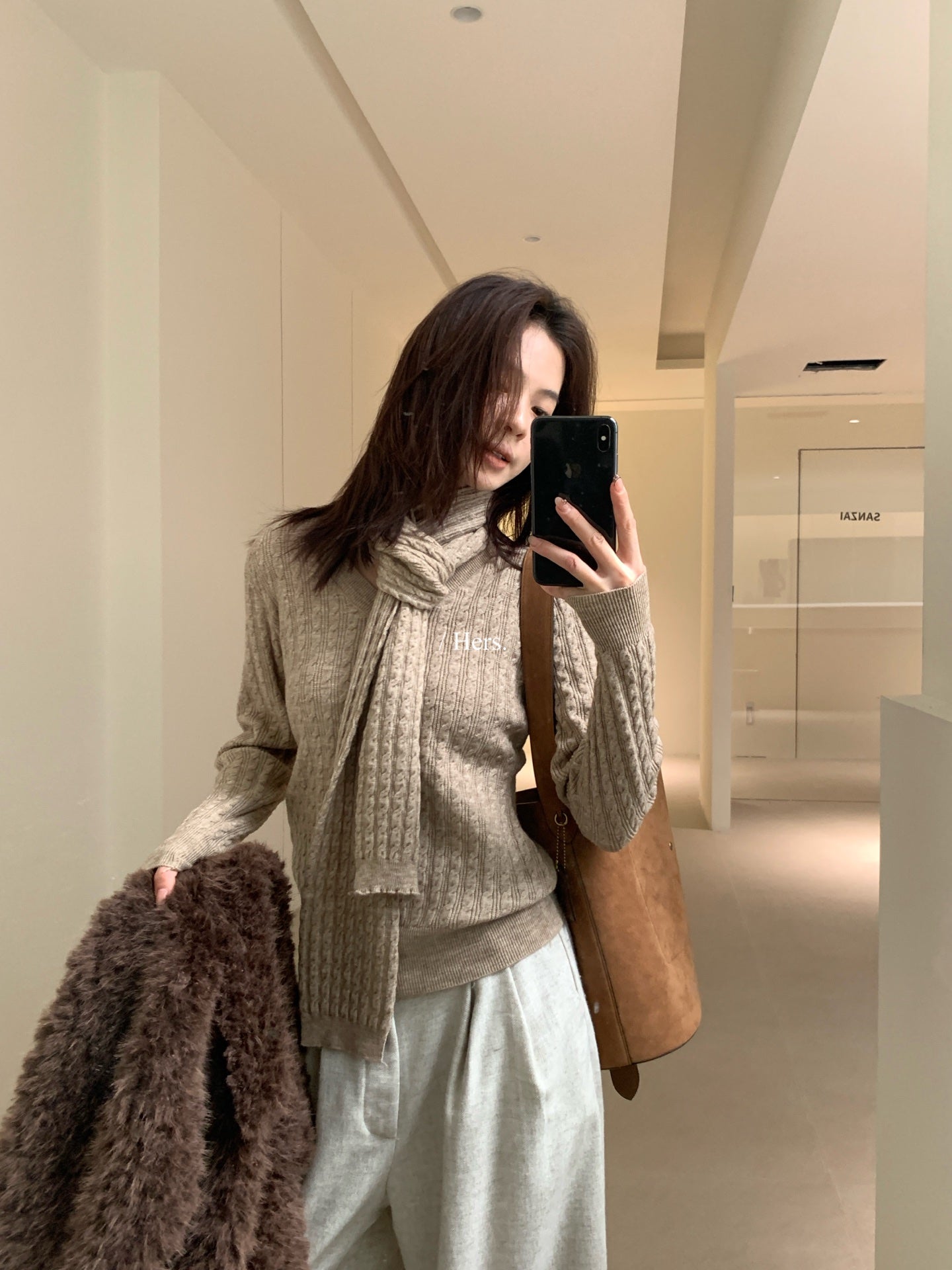 seeUbye - 帶圍巾V領針織  92810#