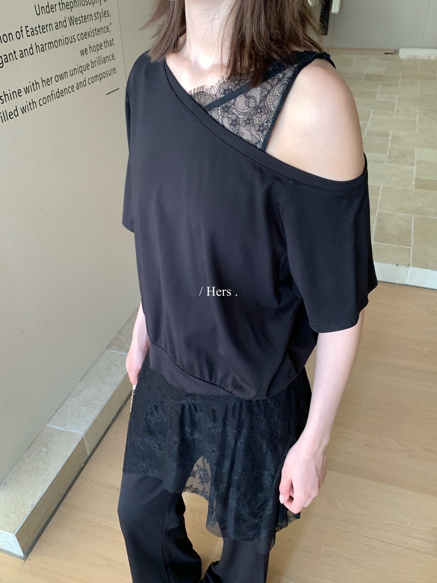 Hers - 斜肩蕾絲 屁簾休閒褲套裝  80671#