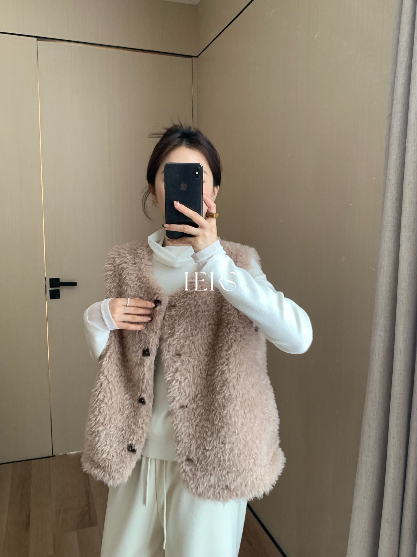 seeUbye - 木扣毛毛馬甲  92655#