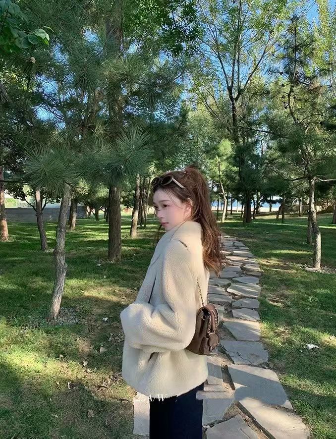 YJ - 奶黃白一體翻領羊羔毛外套 8356#