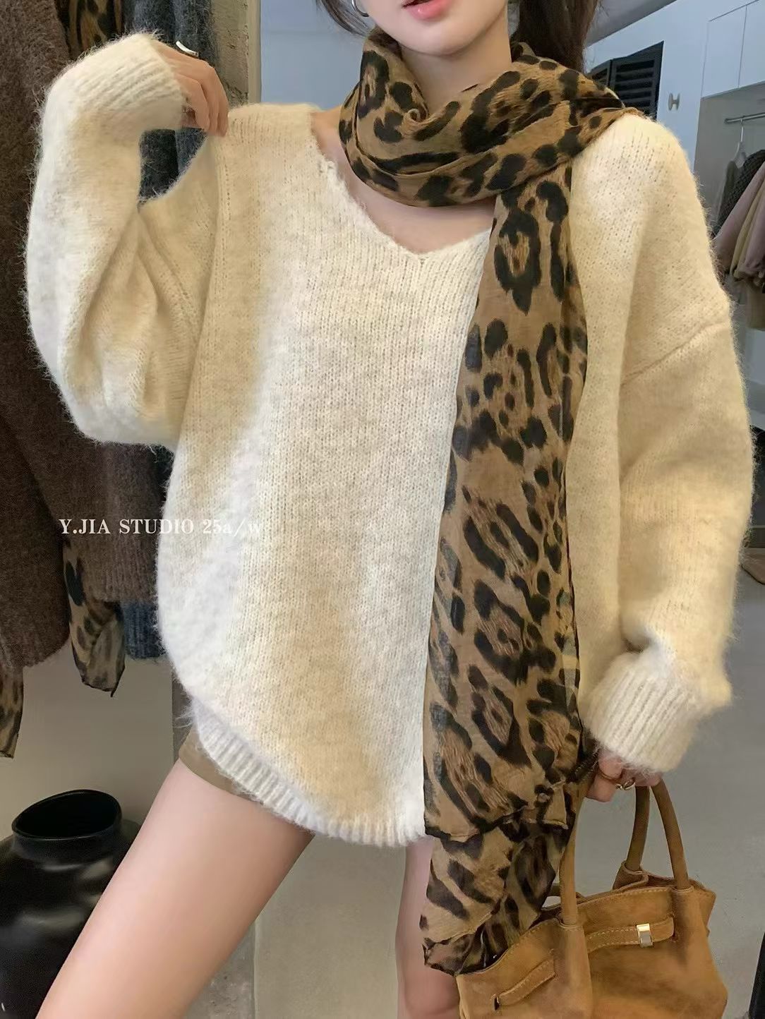 YJ - 帶絲巾大版毛衣  972#