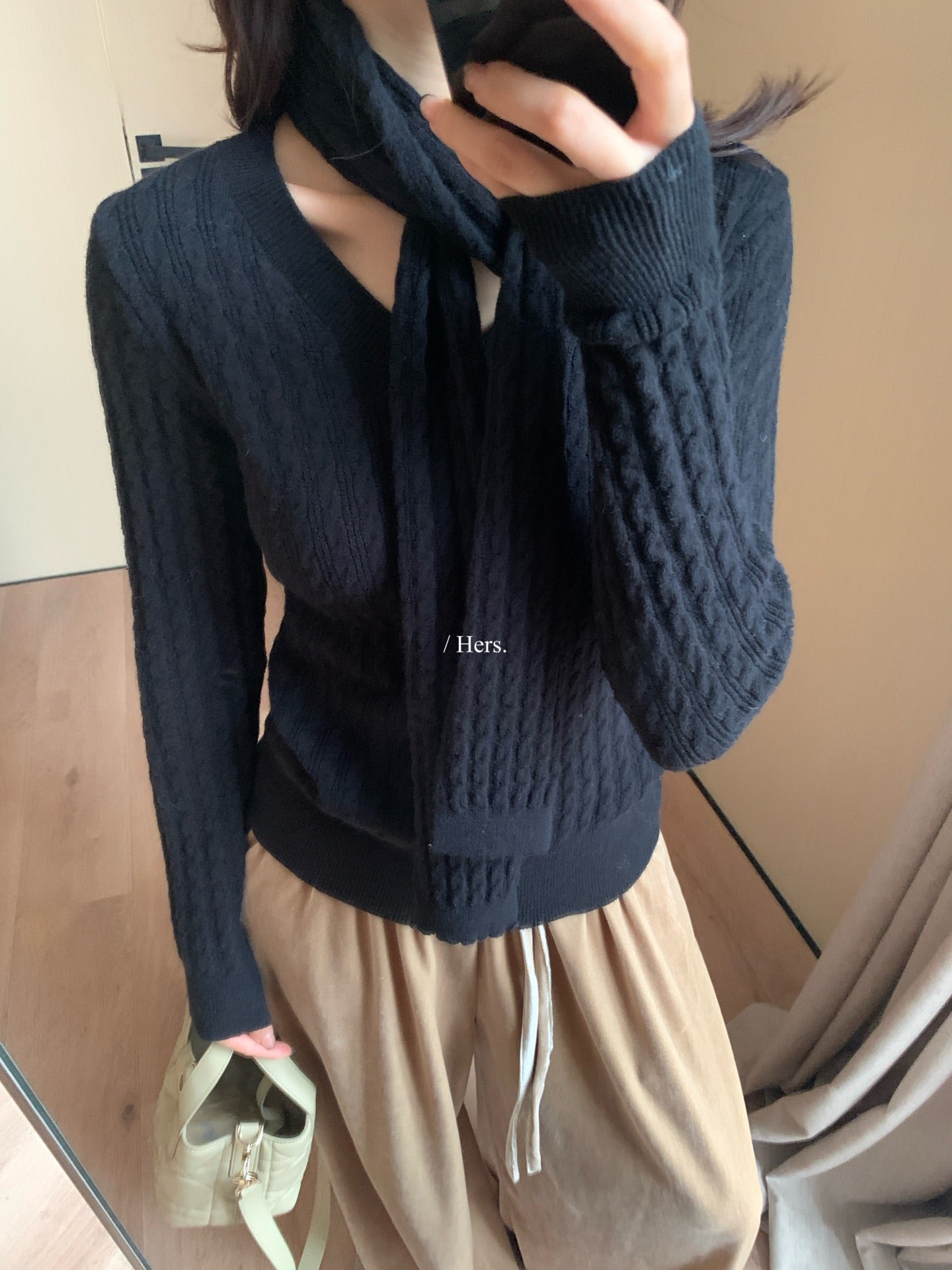 seeUbye - 帶圍巾V領針織  92810#