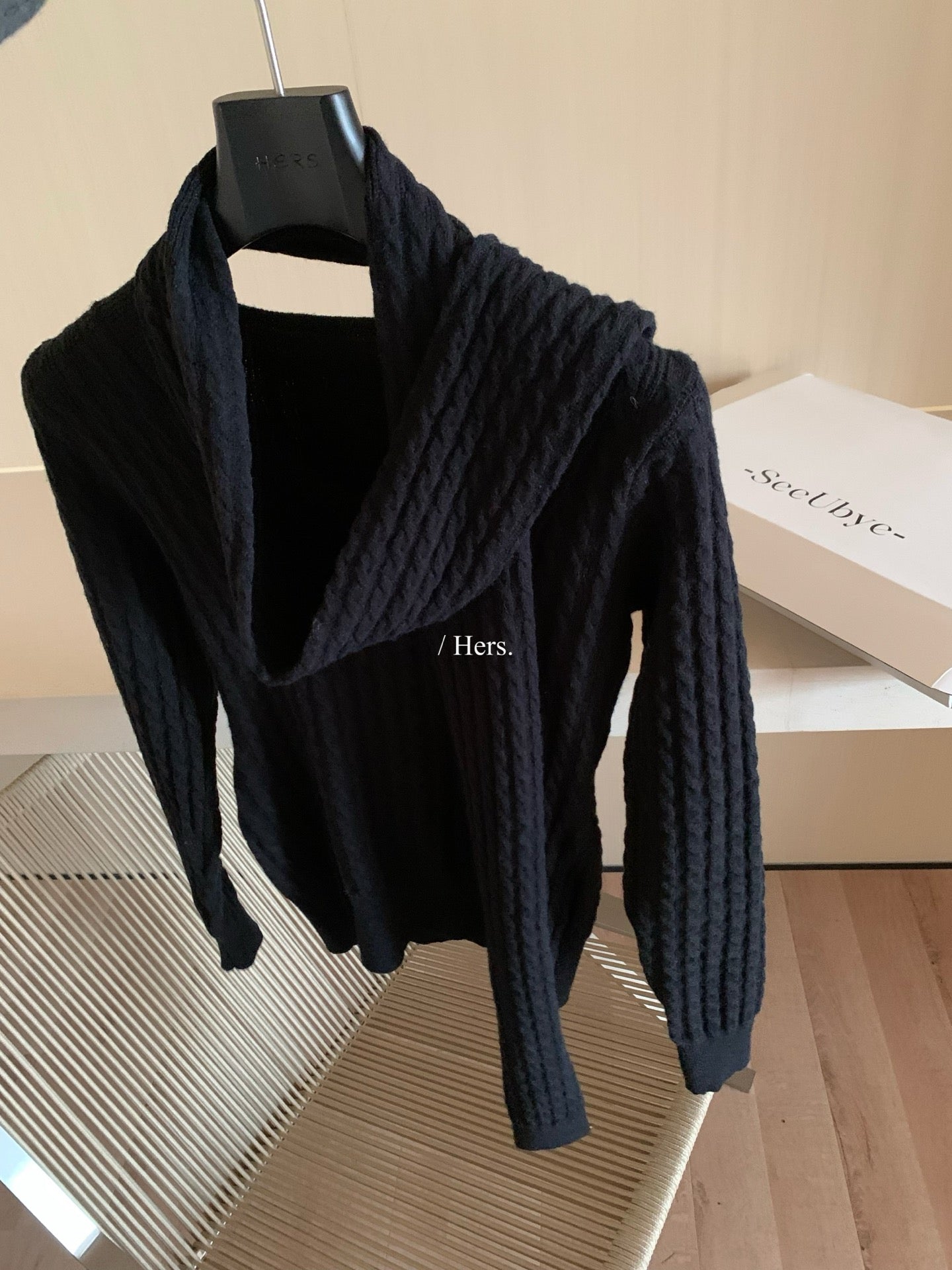 seeUbye - 帶圍巾V領針織  92810#