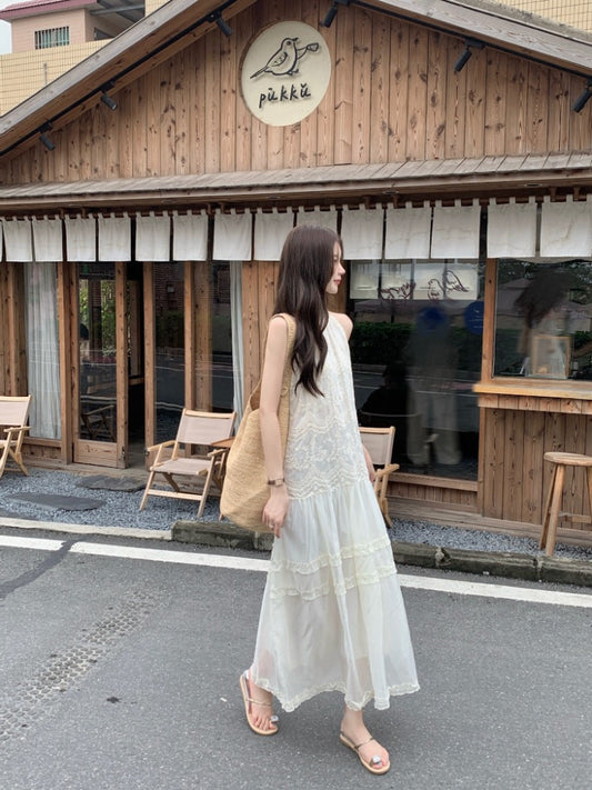 NENE> 木耳邊刺繡掛脖連衣裙  2338#
