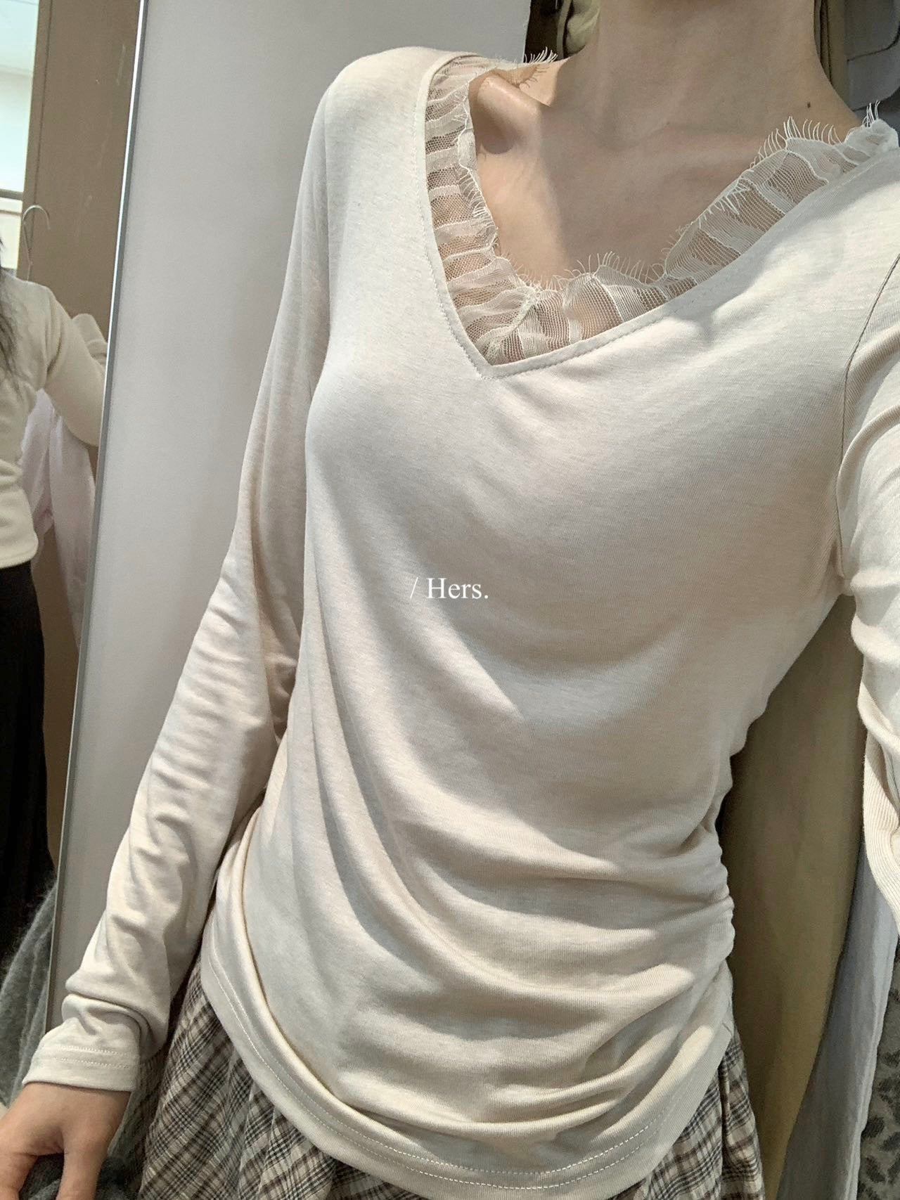 Hers - V領蕾絲打底衫  80107#