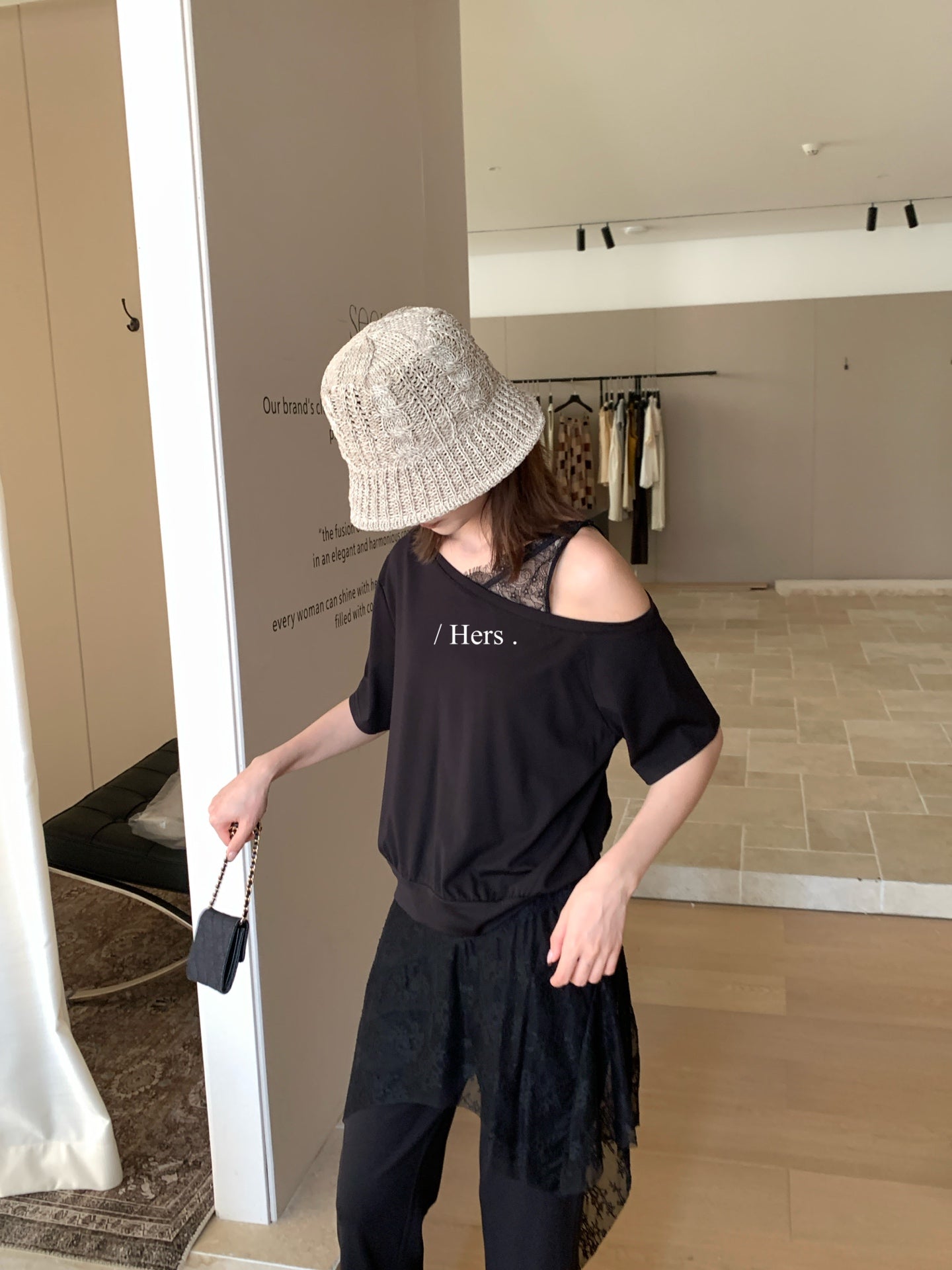 Hers - 斜肩蕾絲 屁簾休閒褲套裝  80671#