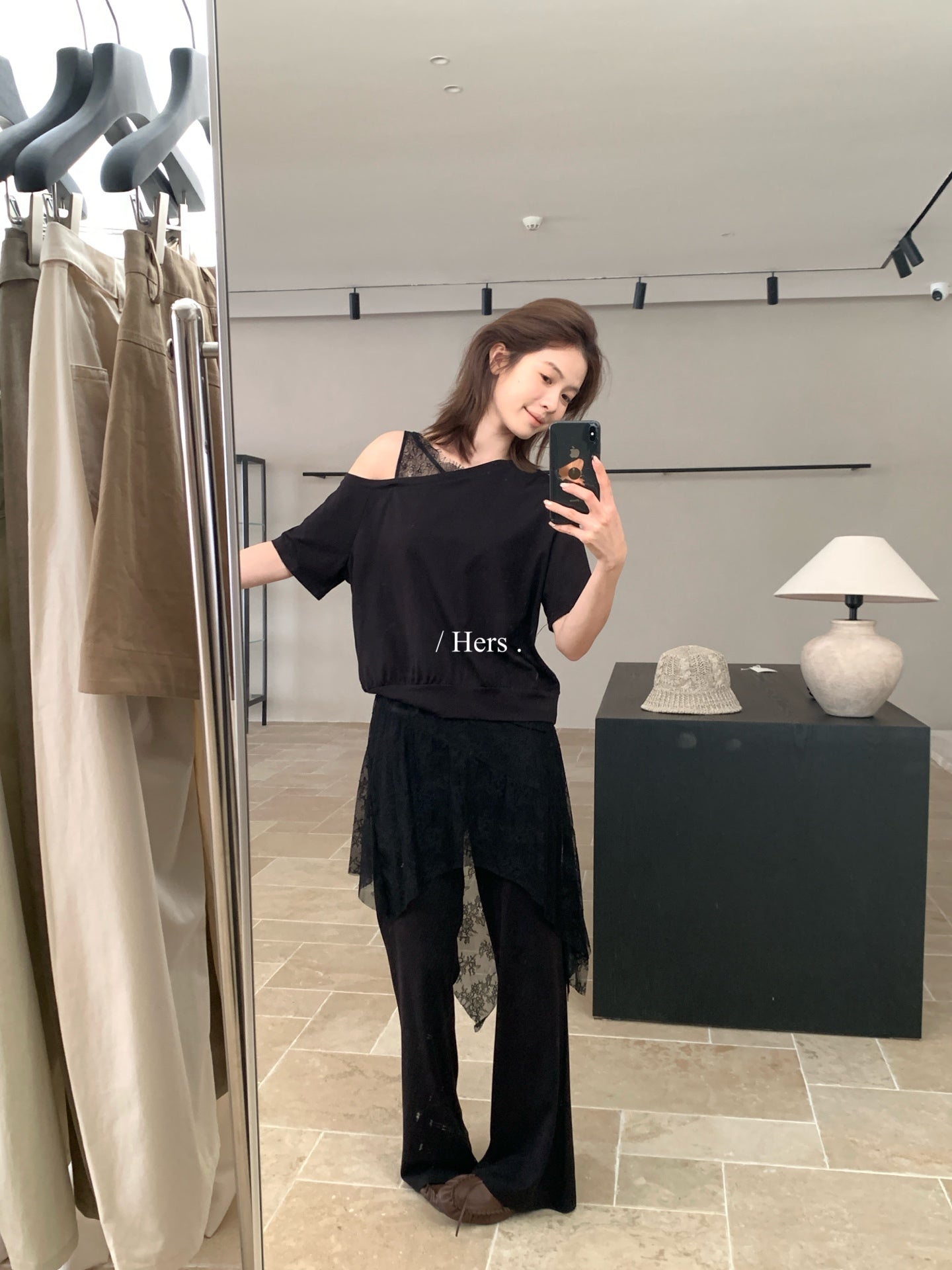 Hers - 斜肩蕾絲 屁簾休閒褲套裝  80671#
