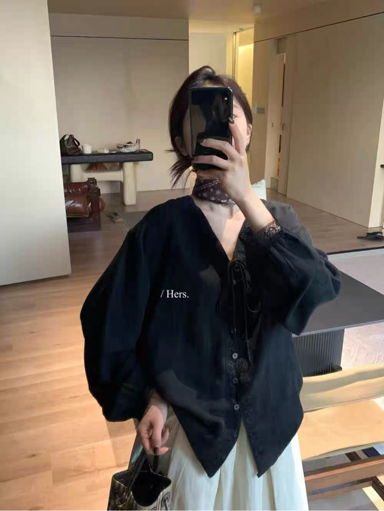 HERS - V領綁帶蕾絲衫  92245#