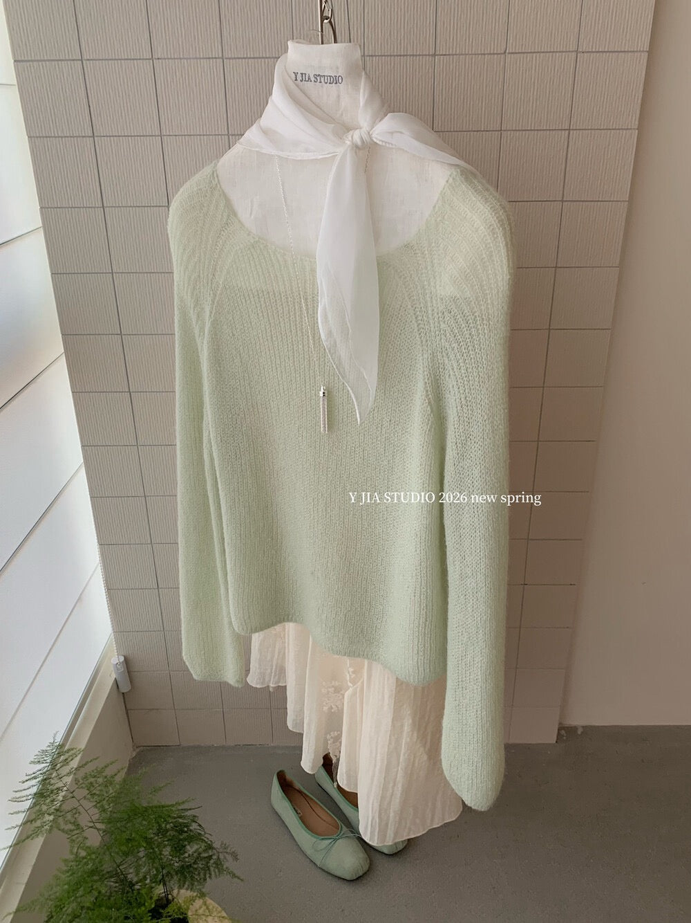 YJ - 薄荷綠柔針織蕾絲不規則半裙套裝    8806#