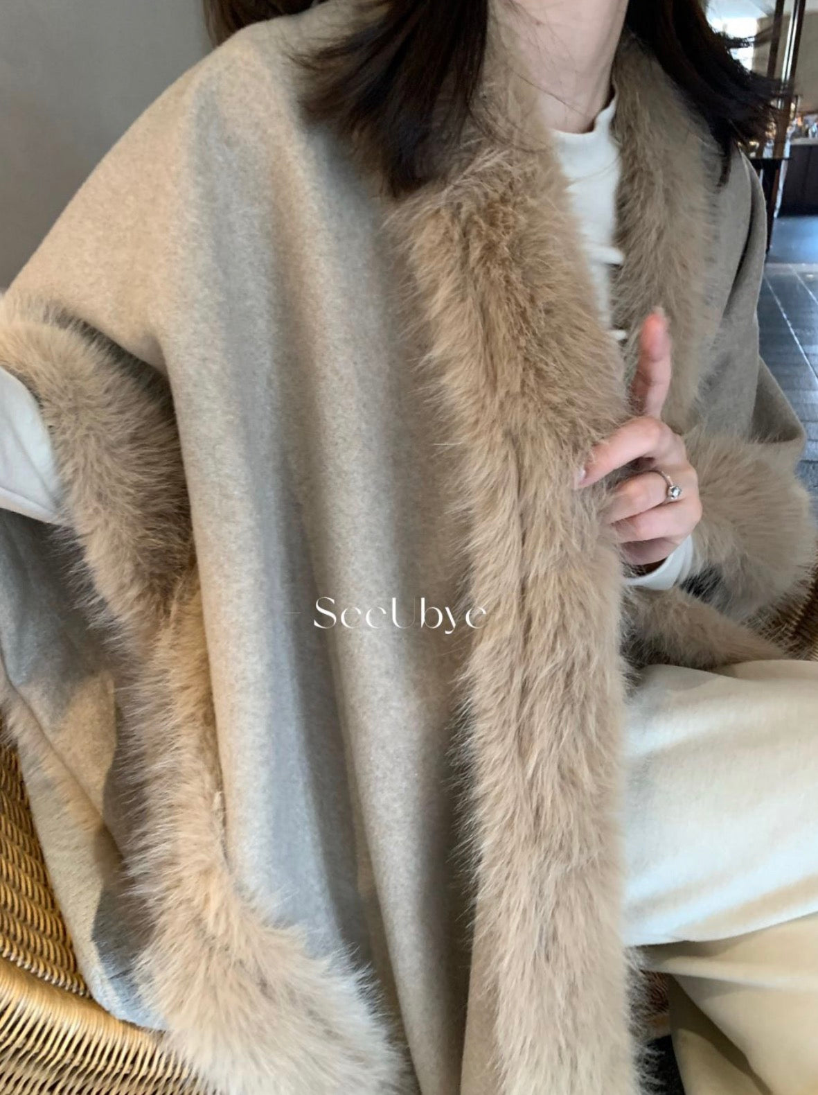 seeUbye - 人生狐狸毛斗篷 溫暖壁爐  702#