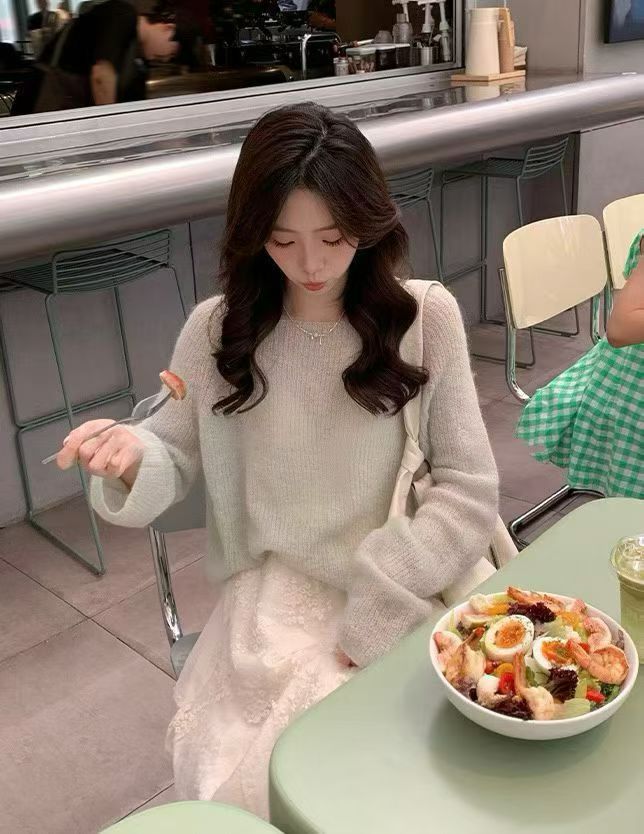 YJ - 薄荷綠柔針織蕾絲不規則半裙套裝    8806#