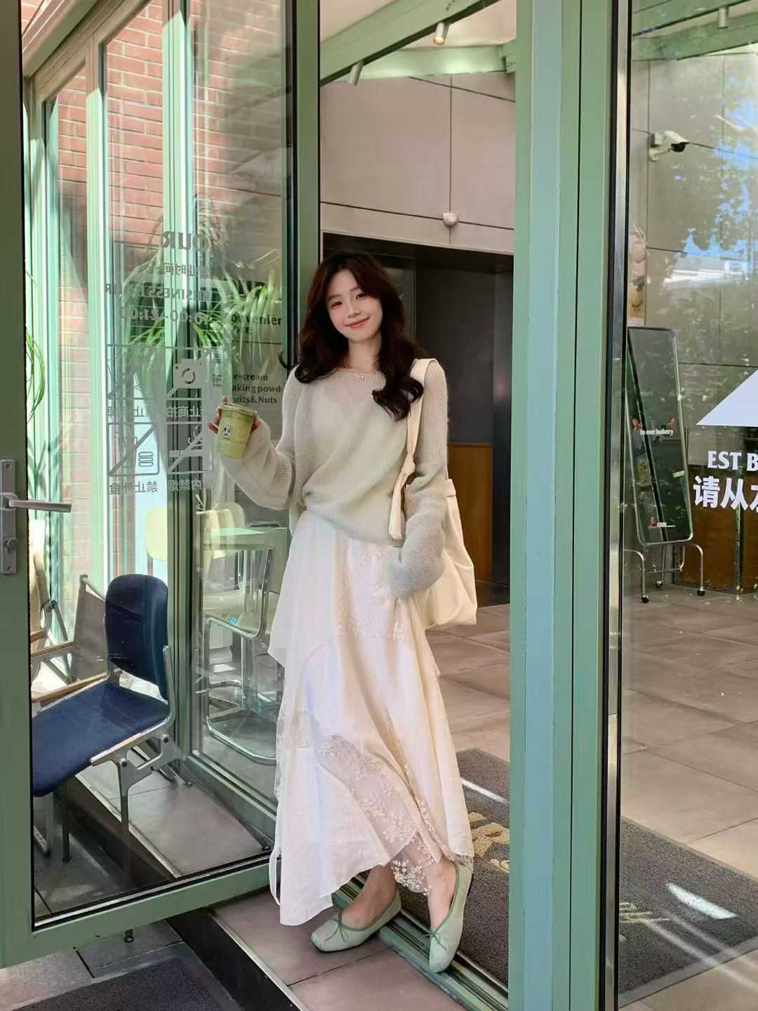 YJ - 薄荷綠柔針織蕾絲不規則半裙套裝    8806#