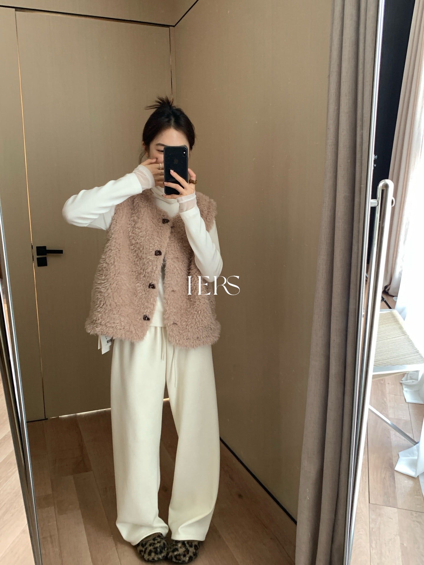 seeUbye - 木扣毛毛馬甲  92655#