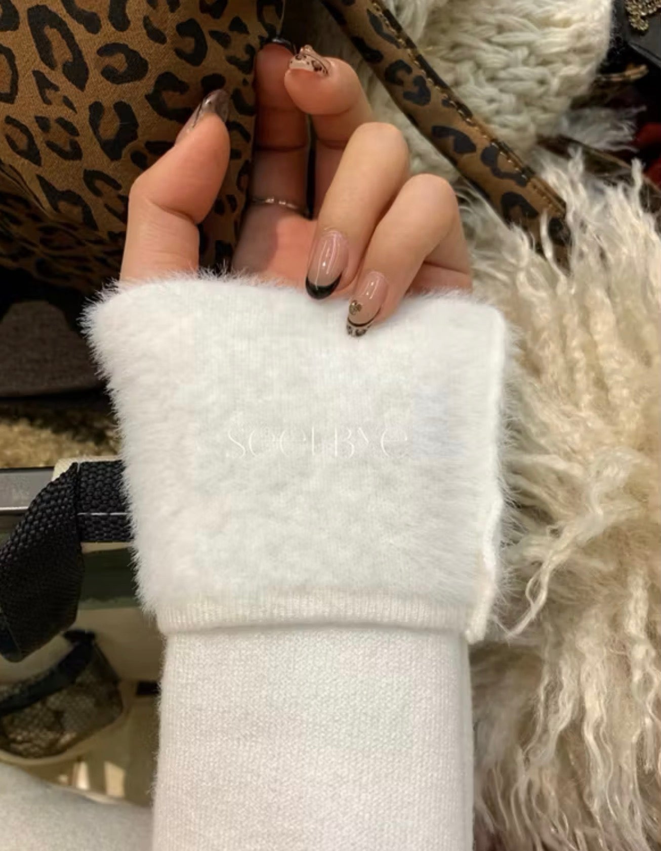 HERS> 加厚微領打底毛衣 10583#