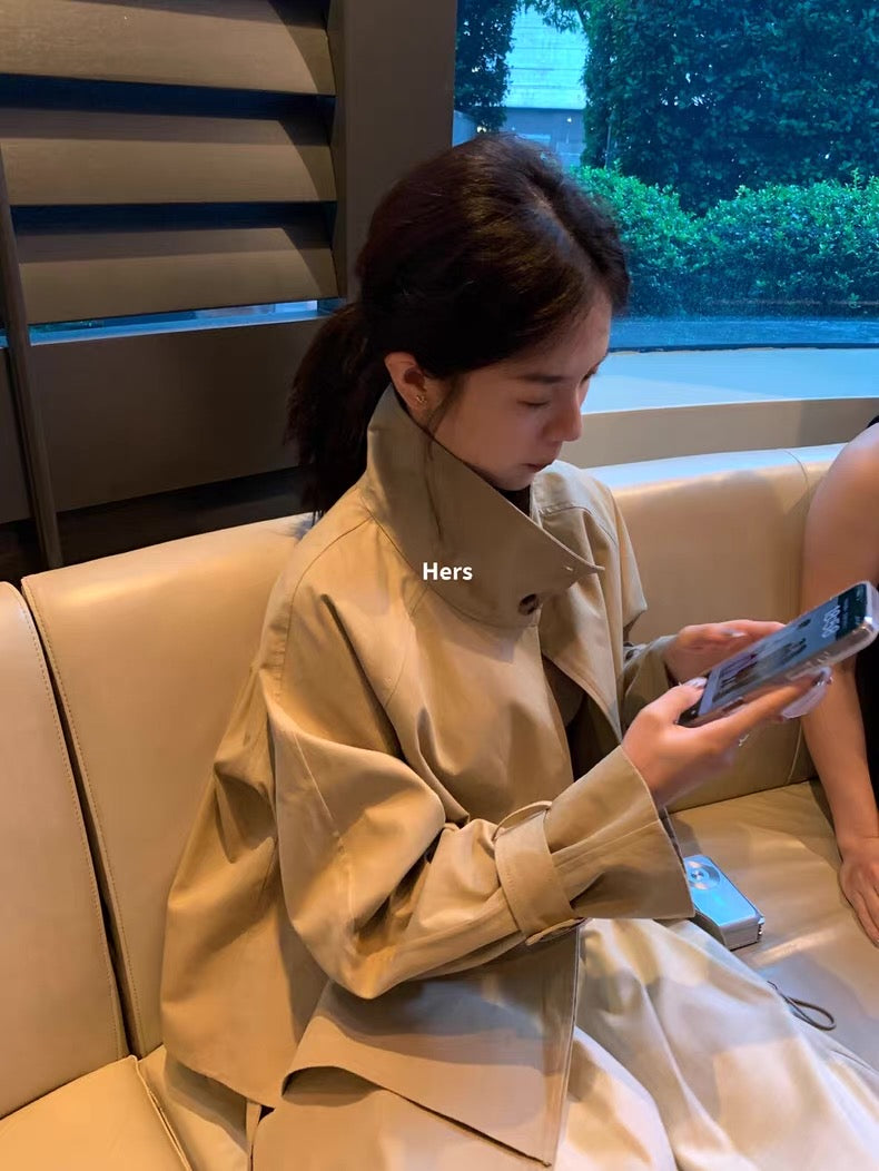 HERS - 短款後扣立領風衣  92052#