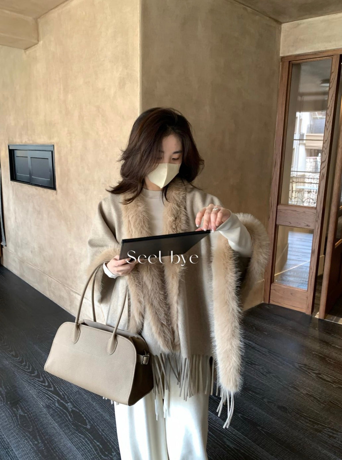 seeUbye - 人生狐狸毛斗篷 溫暖壁爐  702#