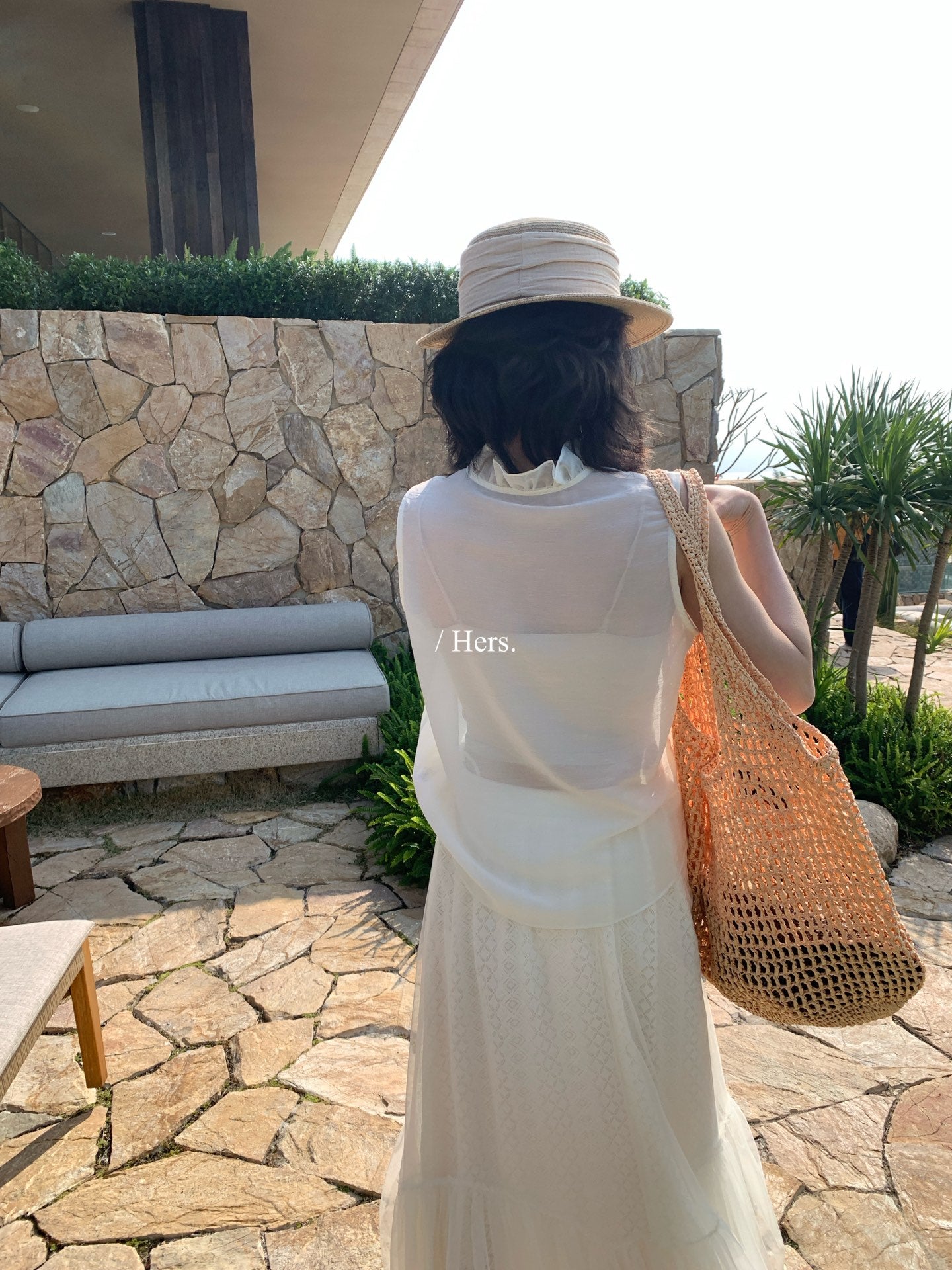 Hers - 波邊V領圍透背心    80325#