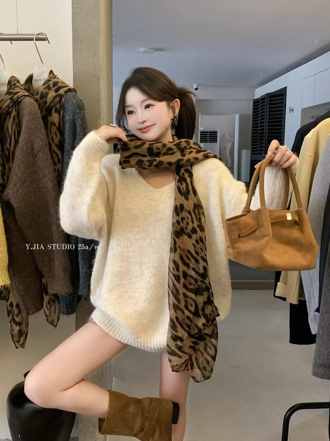 YJ - 帶絲巾大版毛衣  972#