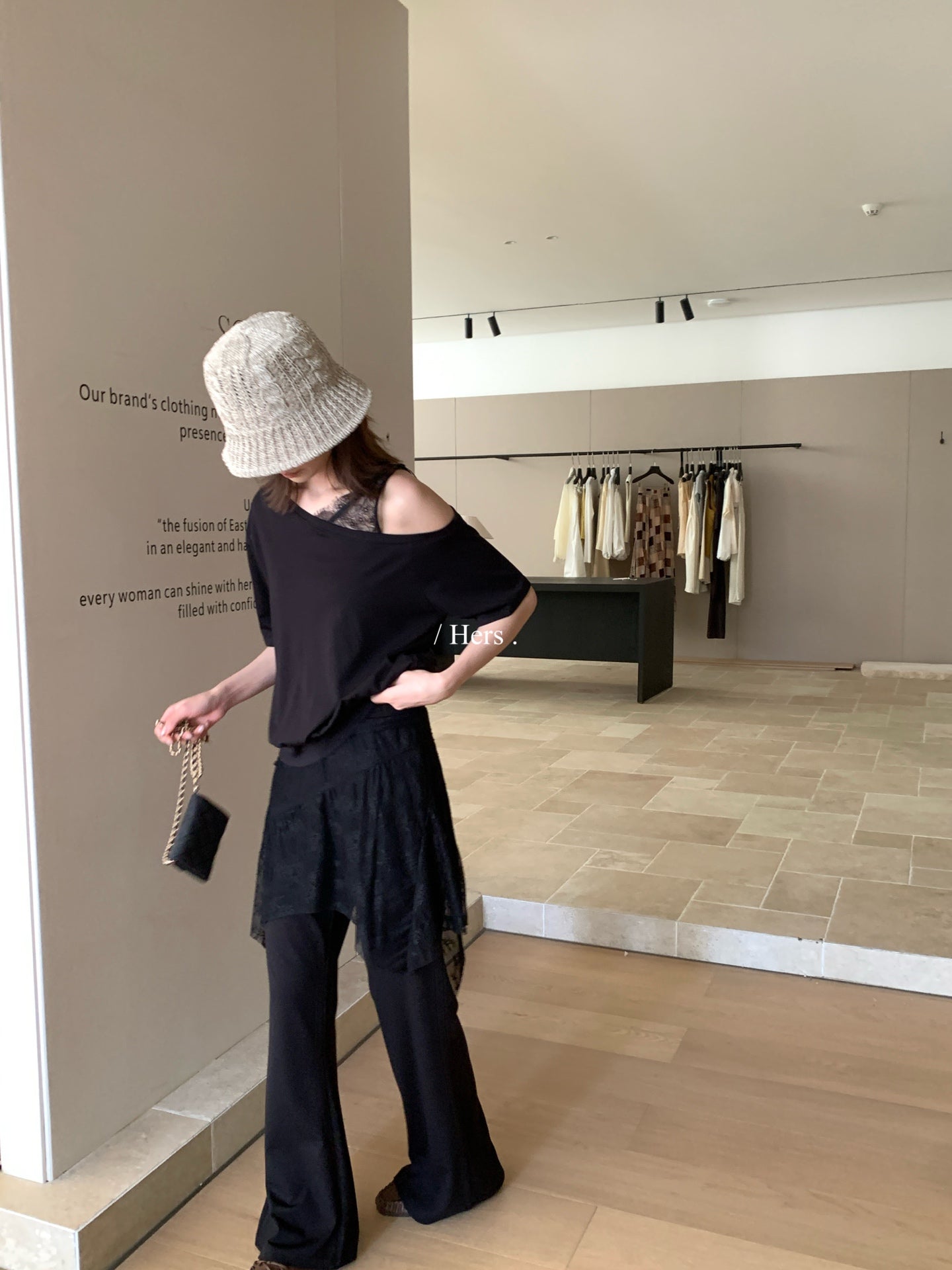 Hers - 斜肩蕾絲 屁簾休閒褲套裝  80671#